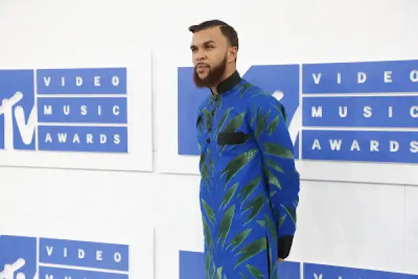 Nigerian-US Singer, Jidenna Looks Dapper In Ankara Piece At VMAs Red Carpet [Photos]